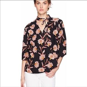 SOME DAYS LOVIN FLORAL TIE NECK TOP